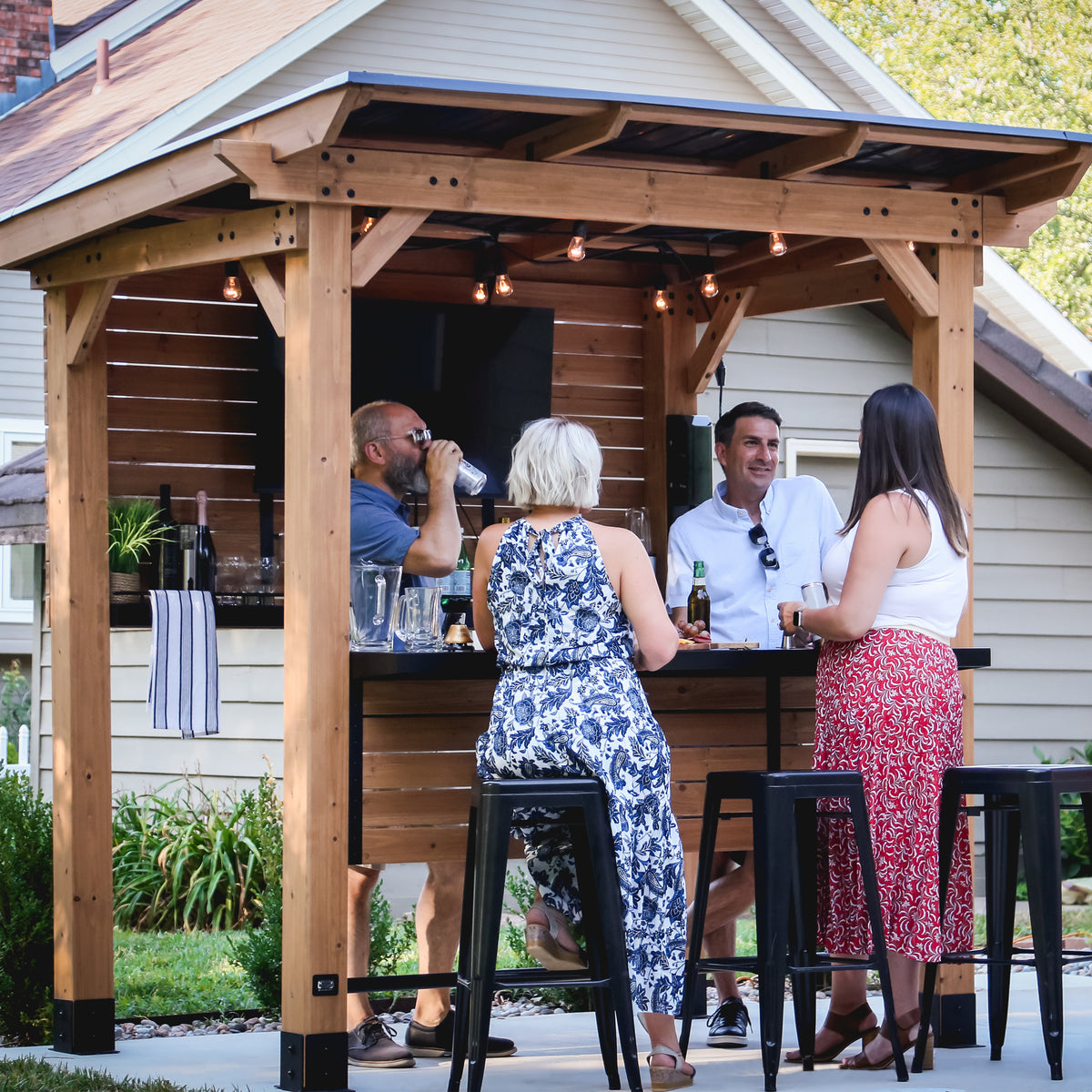 Cedar Springs Outdoor Bar – Backyard Discovery