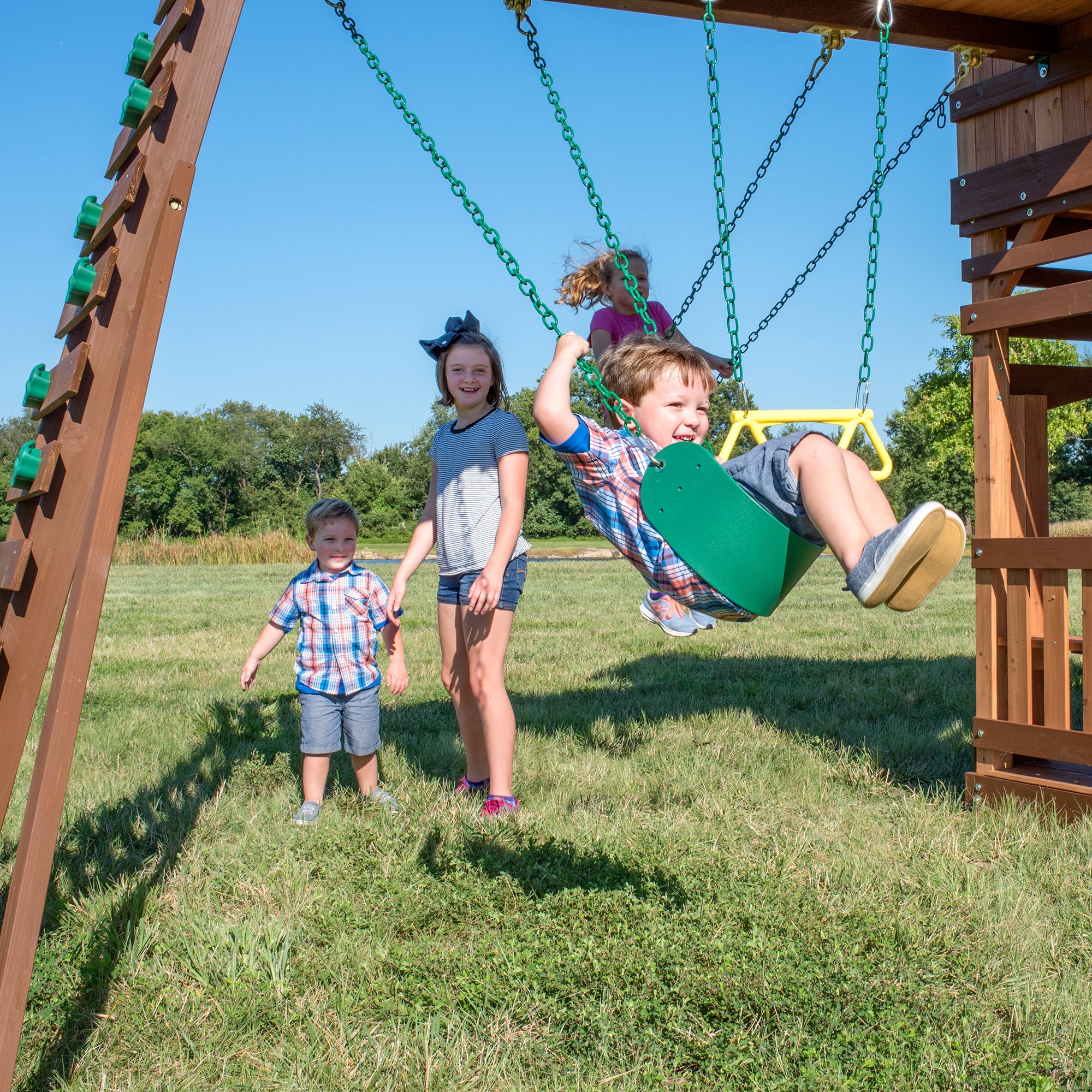 Woodridge Elite Swing Set swings